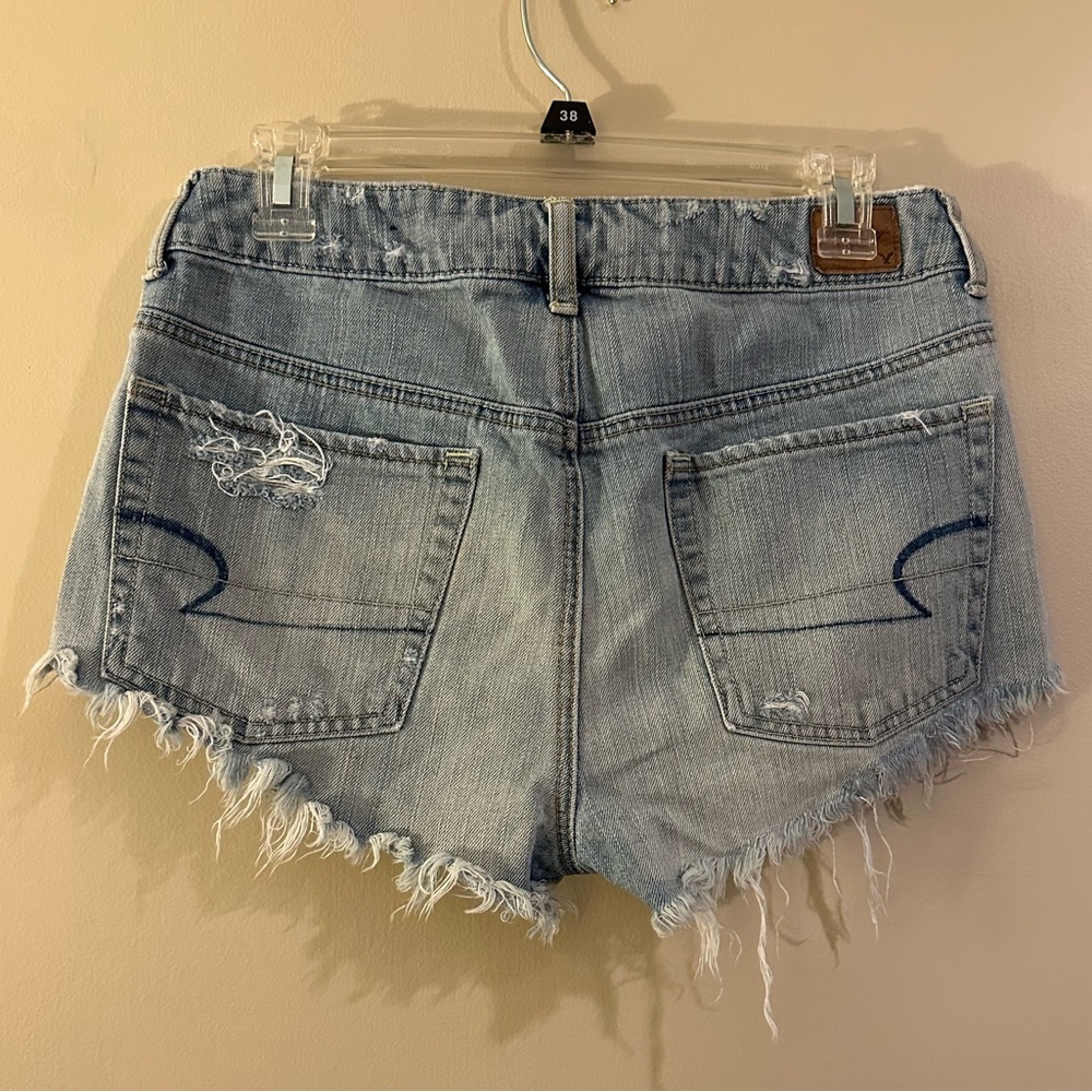 AEO Distressed Denim Shorts - Size 6 - Picture 2 of 5